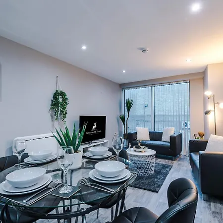Gorgeous 2-bedroom Flat With Ensuite - Centre Апартаменты Брадфорд