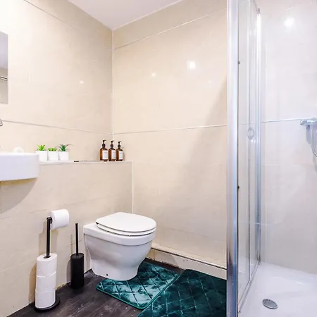 Gorgeous 2-bedroom Flat With Ensuite - Centre * Брадфорд