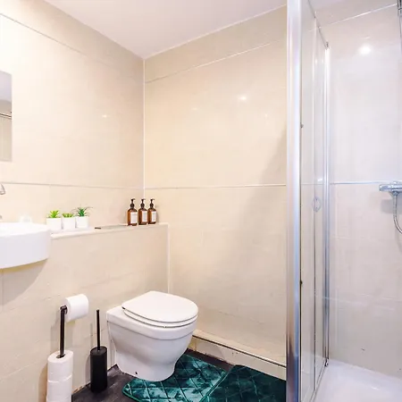 Gorgeous 2-bedroom Flat With Ensuite - Centre Apartment *