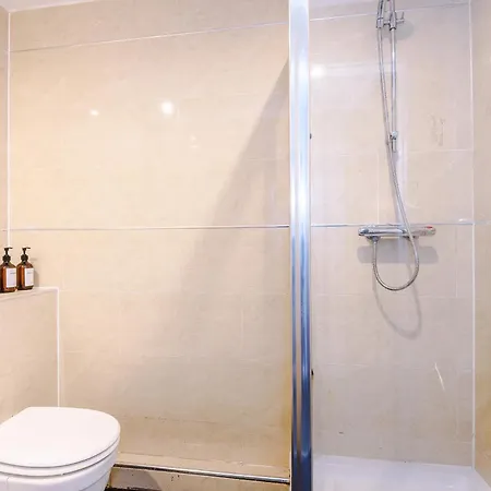 Gorgeous 2-bedroom Flat With Ensuite - Centre Апартаменты