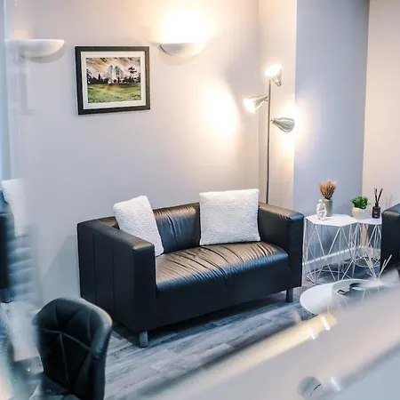 Gorgeous 2-bedroom Flat With Ensuite - Centre Apartment