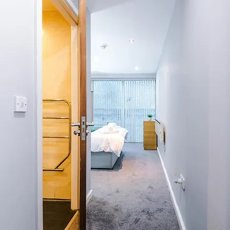 Апартаменты Gorgeous 2-bedroom Flat With Ensuite - Centre Брадфорд