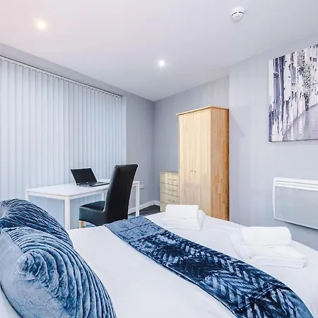 Gorgeous 2-bedroom Flat With Ensuite - Centre *