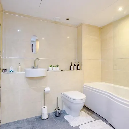 Gorgeous 2-bedroom Flat With Ensuite - Centre Апартаменты