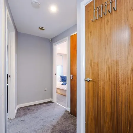 Gorgeous 2-bedroom Flat With Ensuite - Centre Apartment *