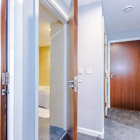 Gorgeous 2-bedroom Flat With Ensuite - Centre