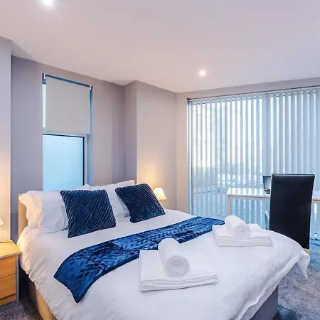 Gorgeous 2-bedroom Flat With Ensuite - Centre *