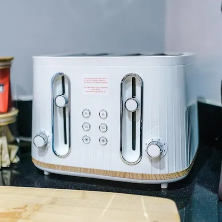 Gorgeous 2-bedroom Flat With Ensuite - Centre