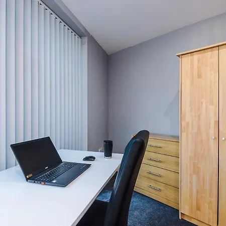 Апартаменты Gorgeous 2-bedroom Flat With Ensuite - Centre *