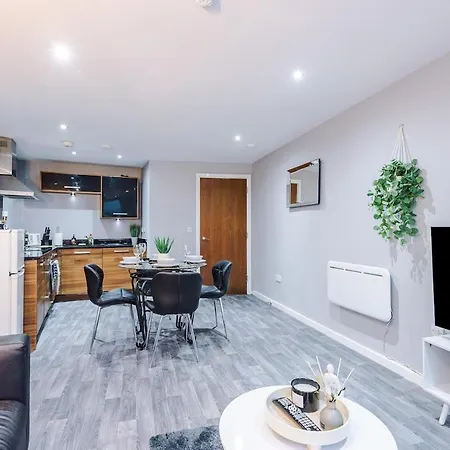 Gorgeous 2-bedroom Flat With Ensuite - Centre Апартаменты *