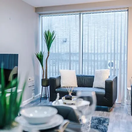 Gorgeous 2-bedroom Flat With Ensuite - Centre Апартаменты *