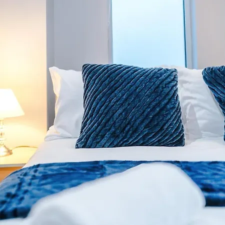 Апартаменты Gorgeous 2-bedroom Flat With Ensuite - Centre Брадфорд