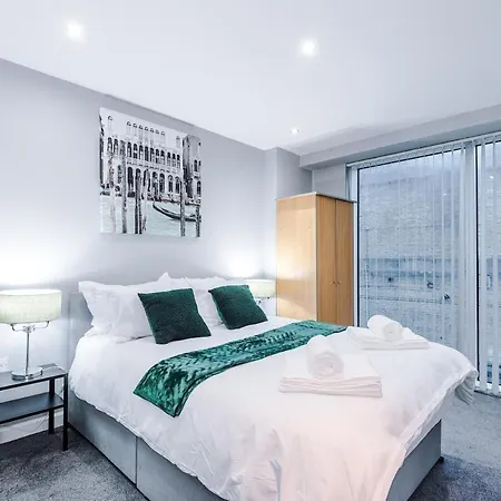 Gorgeous 2-bedroom Flat With Ensuite - Centre *