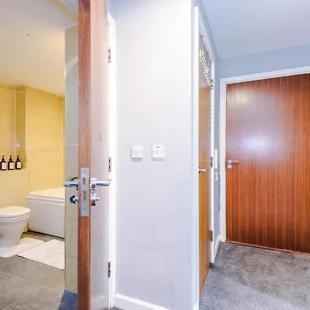 Gorgeous 2-bedroom Flat With Ensuite - Centre * Брадфорд