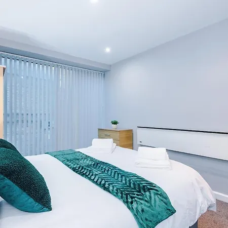 Gorgeous 2-bedroom Flat With Ensuite - Centre