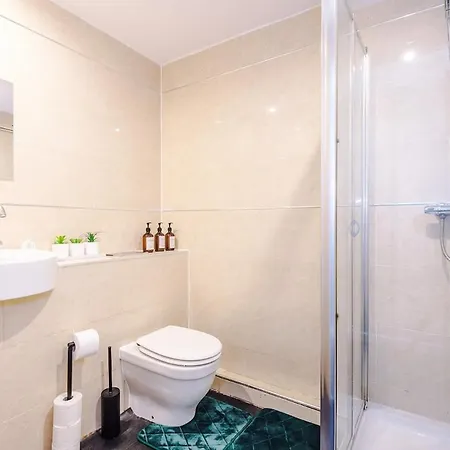 Apartment Gorgeous 2-bedroom Flat With Ensuite - Centre