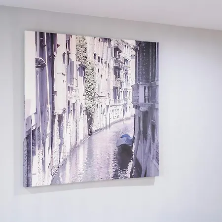 Gorgeous 2-bedroom Flat With Ensuite - Centre Apartment *