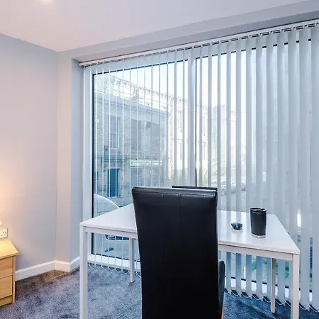 Апартаменты Gorgeous 2-bedroom Flat With Ensuite - Centre