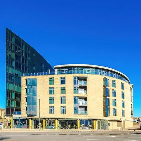 Gorgeous 2-bedroom Flat With Ensuite - Centre Апартаменты