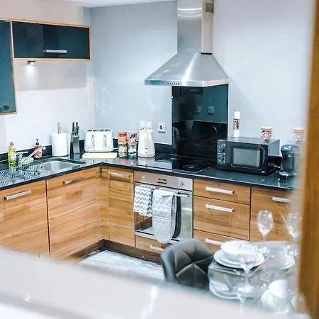 Апартаменты Gorgeous 2-bedroom Flat With Ensuite - Centre