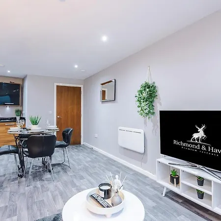 Апартаменты Gorgeous 2-bedroom Flat With Ensuite - Centre