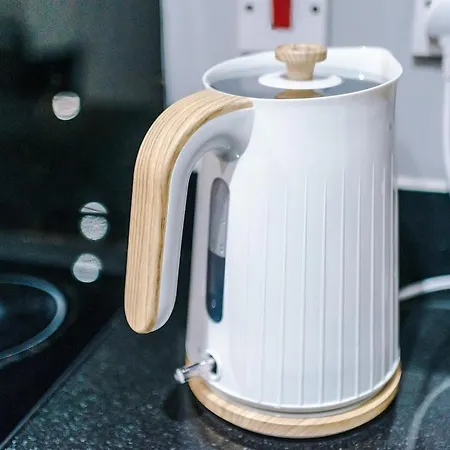 Gorgeous 2-bedroom Flat With Ensuite - Centre Apartment *