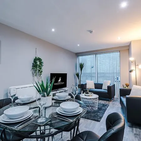 Apartment Gorgeous 2-bedroom Flat With Ensuite - Centre *