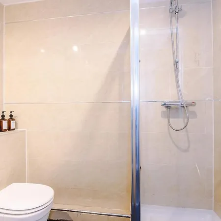 Gorgeous 2-bedroom Flat With Ensuite - Centre Апартаменты Брадфорд