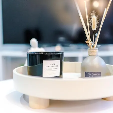 Gorgeous 2-bedroom Flat With Ensuite - Centre *