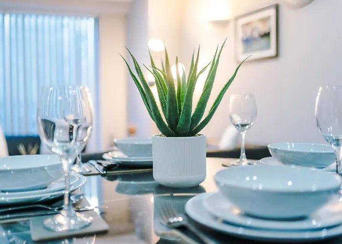 Gorgeous 2-bedroom Flat With Ensuite - Centre Apartment *