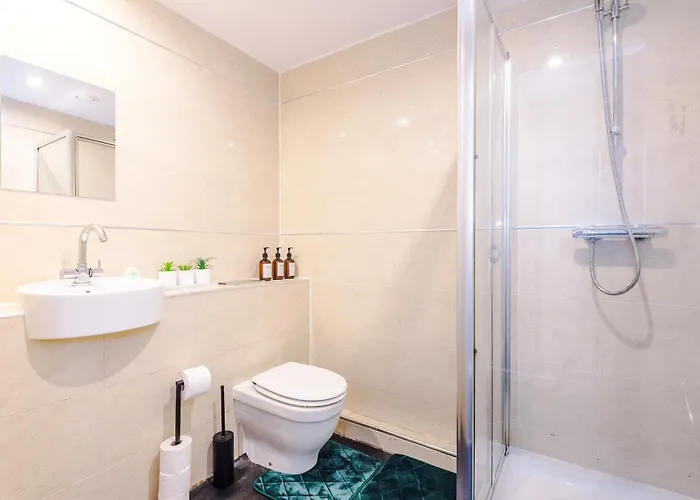 Gorgeous 2-bedroom Flat With Ensuite - Centre Apartment *