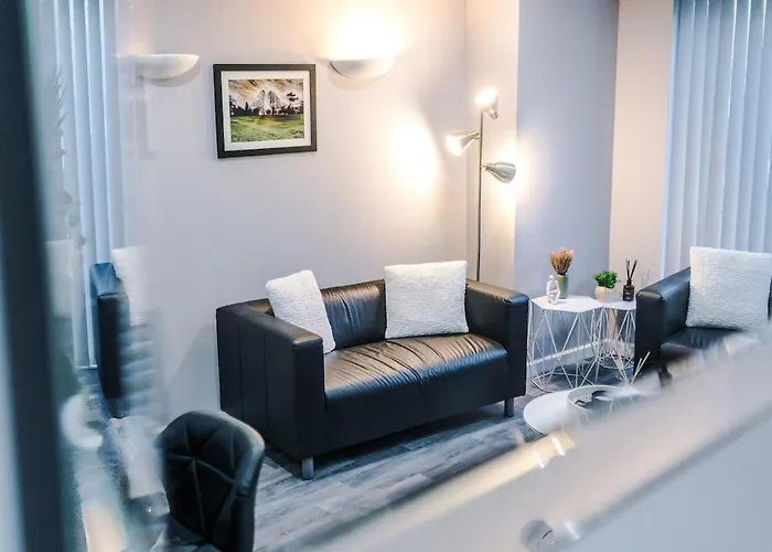 Gorgeous 2-bedroom Flat With Ensuite - Centre Apartment