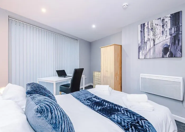 Gorgeous 2-bedroom Flat With Ensuite - Centre *