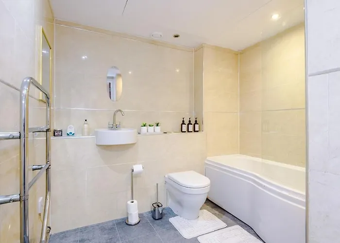 Gorgeous 2-bedroom Flat With Ensuite - Centre Apartment