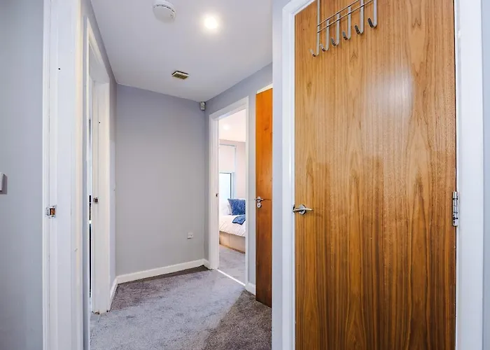 Gorgeous 2-bedroom Flat With Ensuite - Centre Apartment *