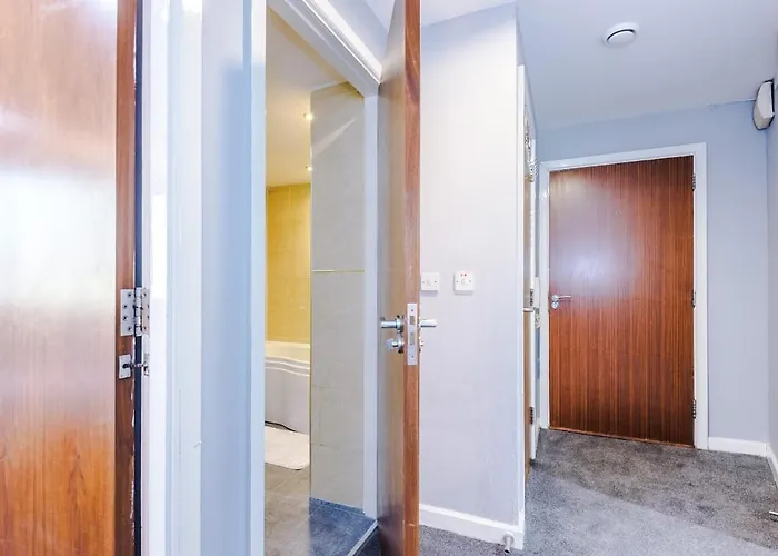 Gorgeous 2-bedroom Flat With Ensuite - Centre