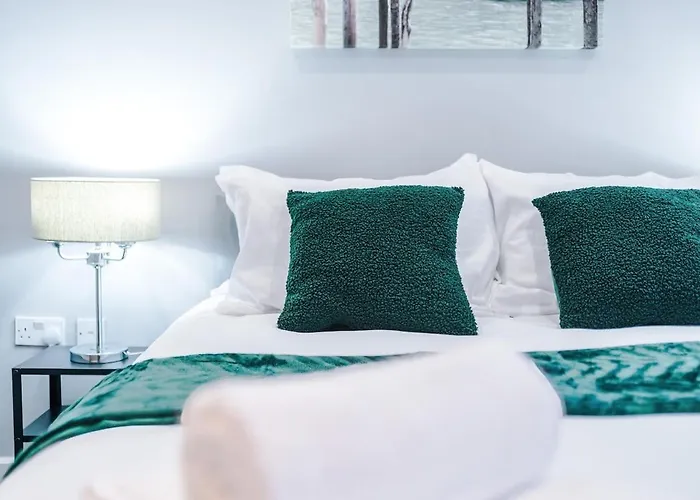 Gorgeous 2-bedroom Flat With Ensuite - Centre