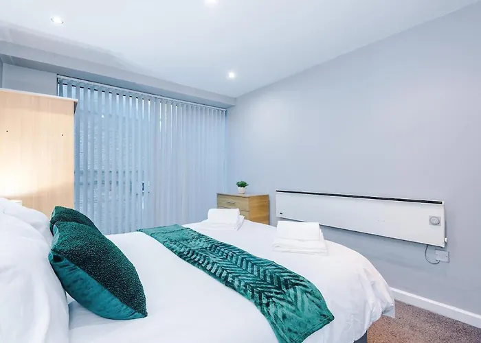 Gorgeous 2-bedroom Flat With Ensuite - Centre