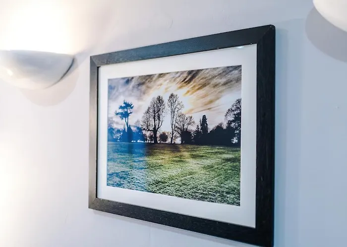 Gorgeous 2-bedroom Flat With Ensuite - Centre Apartment *