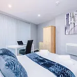Gorgeous 2-bedroom Flat With Ensuite - Centre *