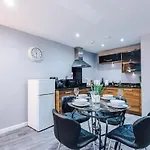 Apartment Gorgeous 2-bedroom Flat With Ensuite - Centre Bradford (West Yorkshire)