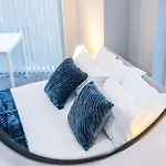 Gorgeous 2-bedroom Flat With Ensuite - Centre *