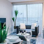 Gorgeous 2-bedroom Flat With Ensuite - Centre Apartment *