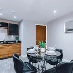 Apartment Gorgeous 2-bedroom Flat With Ensuite - Centre Bradford (West Yorkshire)