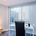 Apartment Gorgeous 2-bedroom Flat With Ensuite - Centre