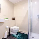 Gorgeous 2-bedroom Flat With Ensuite - Centre *