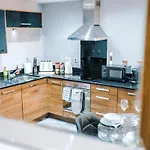 Apartment Gorgeous 2-bedroom Flat With Ensuite - Centre