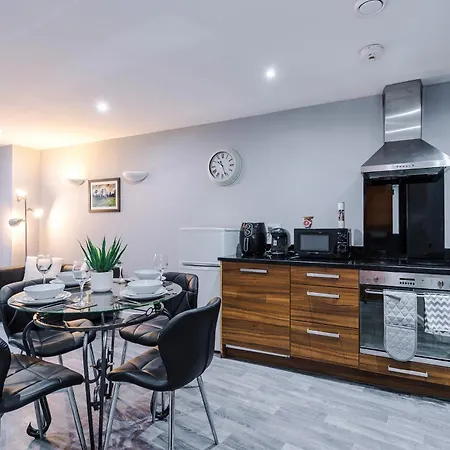 Gorgeous 2-bedroom Flat With Ensuite - Centre Apartment